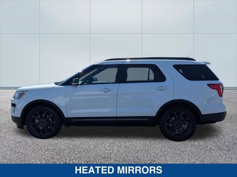 Used 2018 Ford Explorer XLT w/ Equipment Group 202A FWD image 2