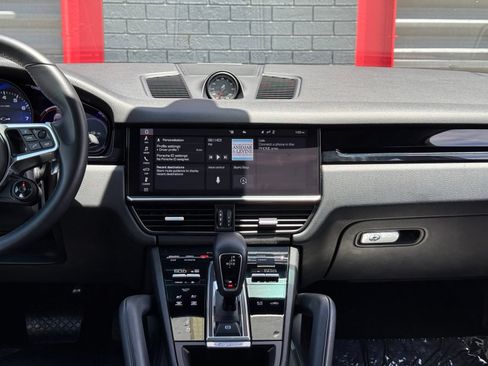 Used 2020 Porsche Cayenne AWD/4WD image 32