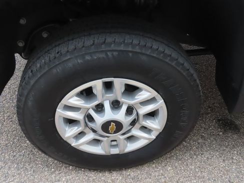 Used 2025 Chevrolet Silverado 2500 LT w/ Convenience Package image 19