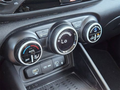 Used 2023 Hyundai Venue Limited image 16