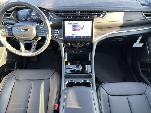 New 2025 Jeep Grand Cherokee L Limited image 7