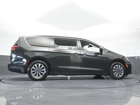 Used 2023 Chrysler Pacifica Touring-L FWD image 61