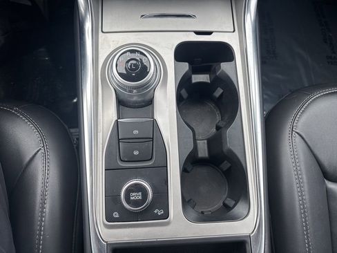 Used 2022 Ford Explorer XLT w/ Equipment Group 202A image 30