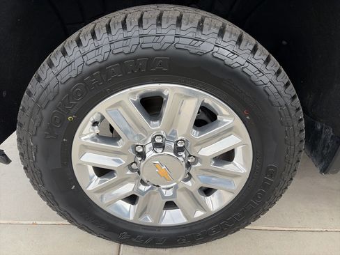 Used 2024 Chevrolet Silverado 3500 High Country w/ Technology Package AWD/4WD image 8
