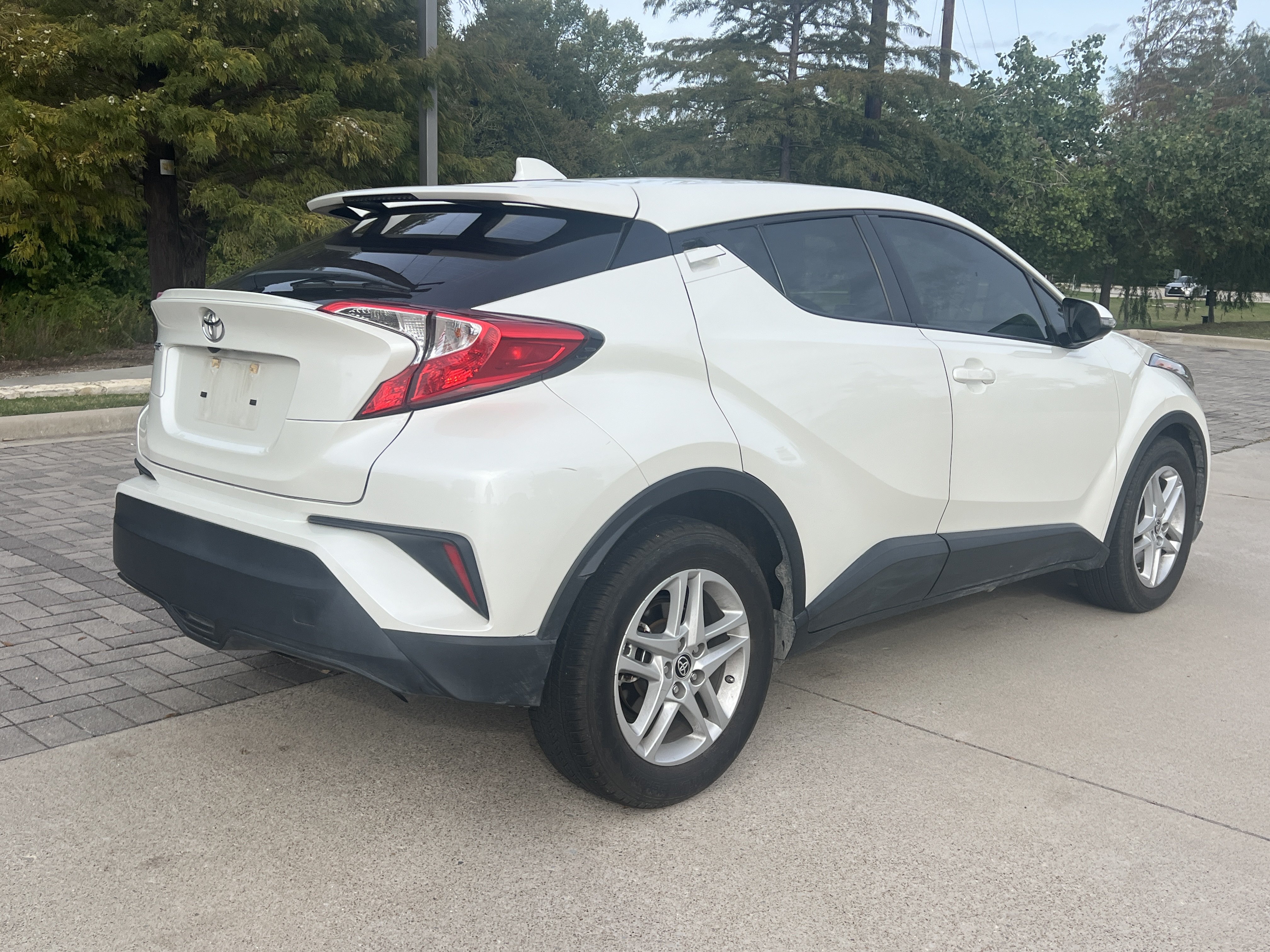 Used 2020 Toyota C-HR LE FWD image 9