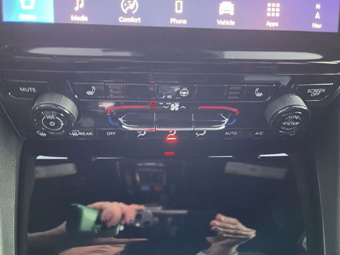 New 2025 Jeep Grand Cherokee Limited w/ Black Appearance Package image 19