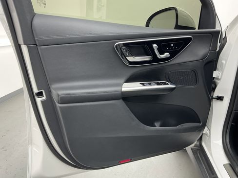 Used 2024 Mercedes-Benz GLC 300 4MATIC image 15