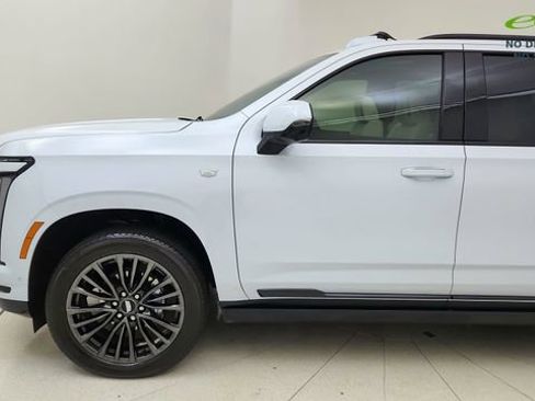 Used 2026 Cadillac Escalade Platinum Sport AWD/4WD image 9