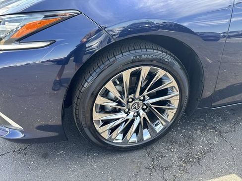 Used 2025 Lexus ES 350 Ultra Luxury w/ Accessory Package (Z1) FWD image 8