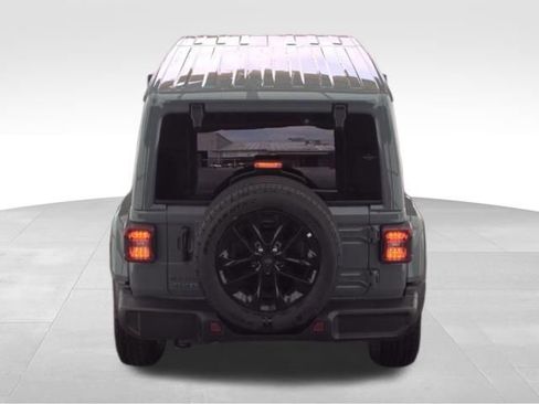 Used 2025 Jeep Wrangler Sahara 4xe image 8