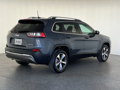 Used 2019 Jeep Cherokee Limited FWD image 3