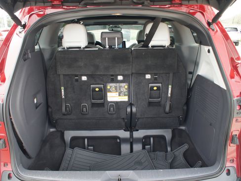 Used 2022 Toyota Sienna XSE w/ XSE Plus Package image 19