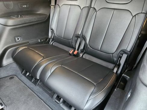 Used 2023 Jeep Grand Cherokee L Limited w/ Luxury Tech Group II AWD/4WD image 33