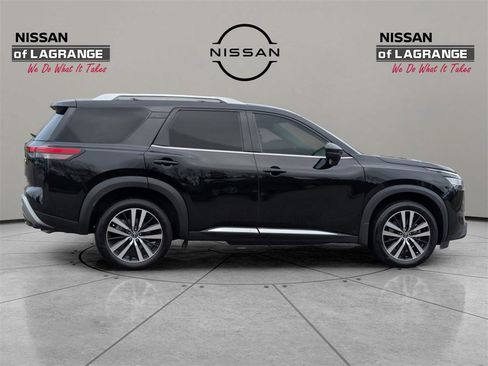 Used 2023 Nissan Pathfinder Platinum w/ Cargo Package image 4