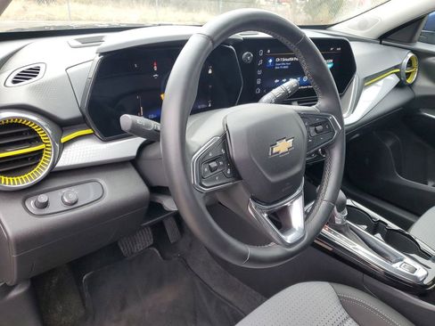 Used 2024 Chevrolet Trax LT w/ Driver Confidence Package image 6