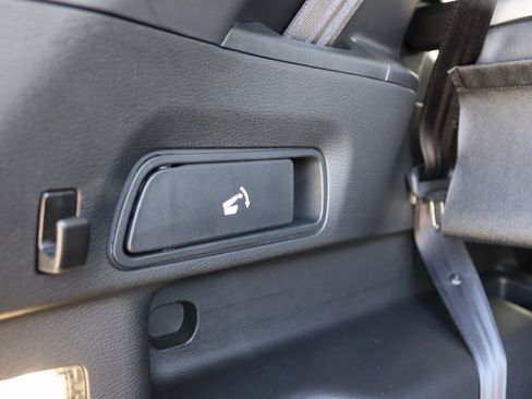 Used 2025 Mitsubishi Outlander SE image 30