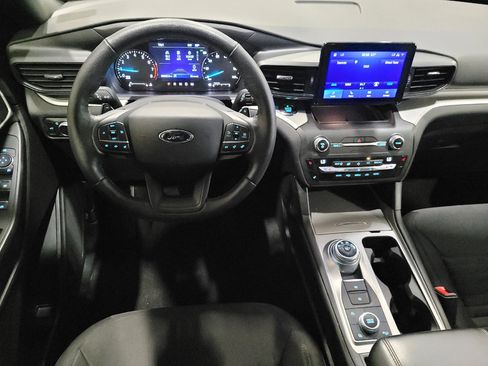 Used 2020 Ford Explorer XLT w/ Comfort Package AWD/4WD image 22