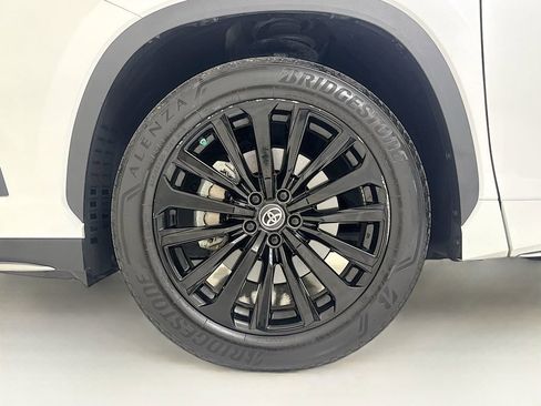 Used 2023 Toyota Highlander XSE AWD/4WD image 31