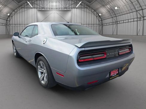 Used 2015 Dodge Challenger SXT image 11