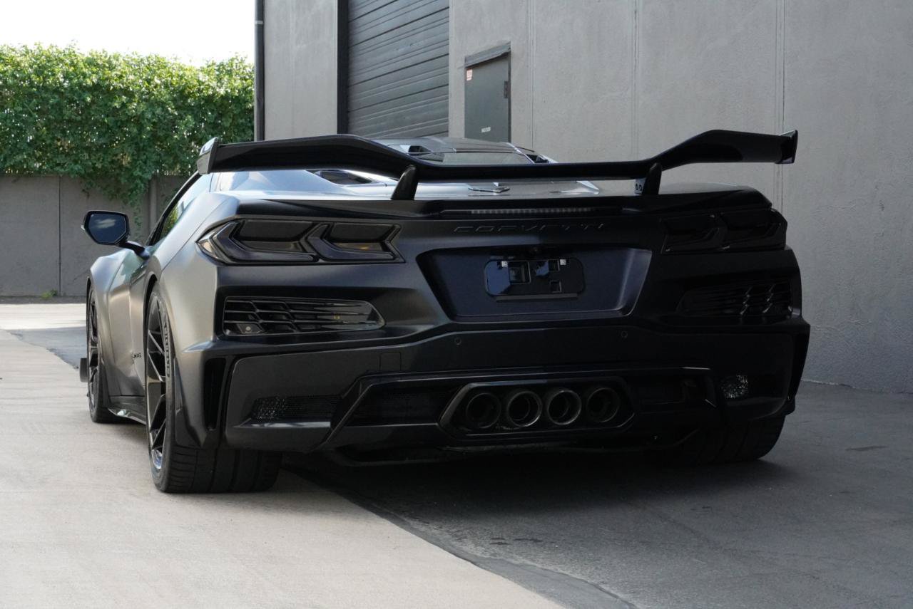 Used 2025 Chevrolet Corvette Z06 w/ Z07 Performance Package RWD image 7