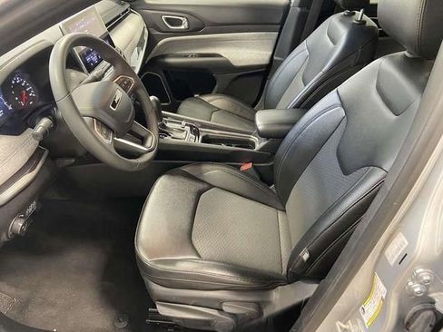 Used 2024 Jeep Compass Latitude image 12