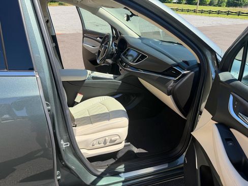 Used 2022 Buick Enclave Avenir w/ Avenir Technology Package FWD image 15