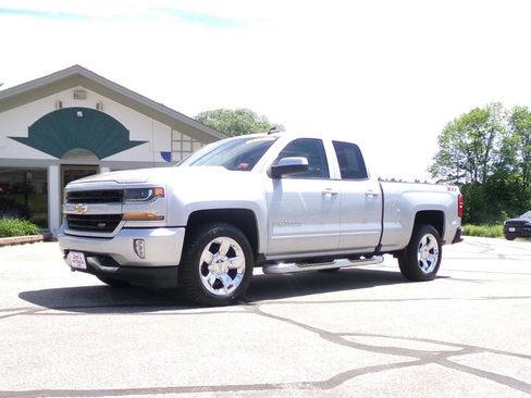 Used 2018 Chevrolet Silverado 1500 LT w/ All Star Edition AWD/4WD image 9