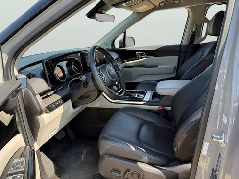 Used 2024 Kia Carnival EX FWD image 6