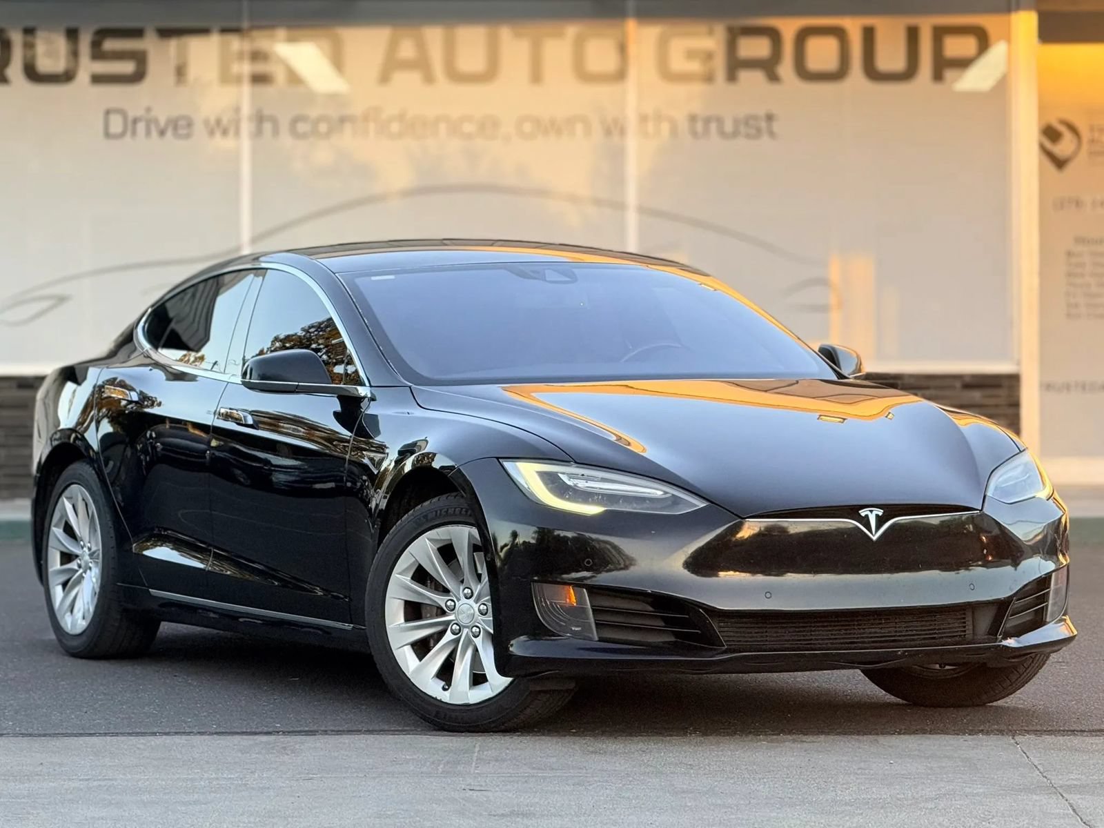 Used 2016 Tesla Model S 70 RWD image 3