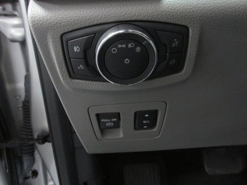 Used 2016 Ford F150 XLT w/ Equipment Group 302A Luxury AWD/4WD image 28