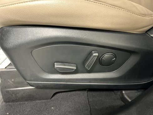 Used 2022 Ford Explorer Limited AWD/4WD image 10