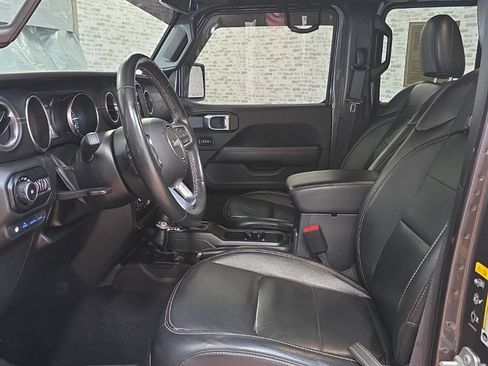 Used 2022 Jeep Wrangler Unlimited Sahara w/ Cold Weather Group image 36