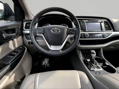 Used 2016 Toyota Highlander XLE FWD image 8