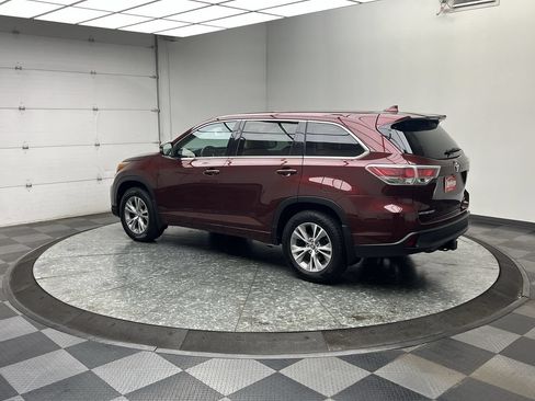 Used 2016 Toyota Highlander Plus AWD/4WD image 2