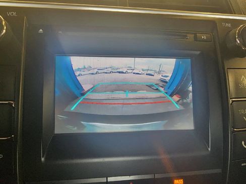 Used 2017 Toyota Camry LE image 15