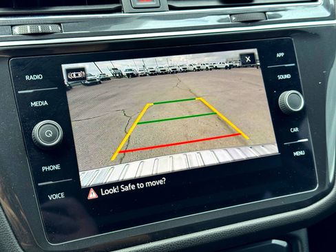 Used 2022 Volkswagen Tiguan SE image 28