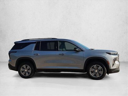 Used 2024 Chevrolet Traverse LT FWD image 4