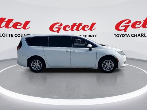 Used 2019 Chrysler Pacifica LX image 9