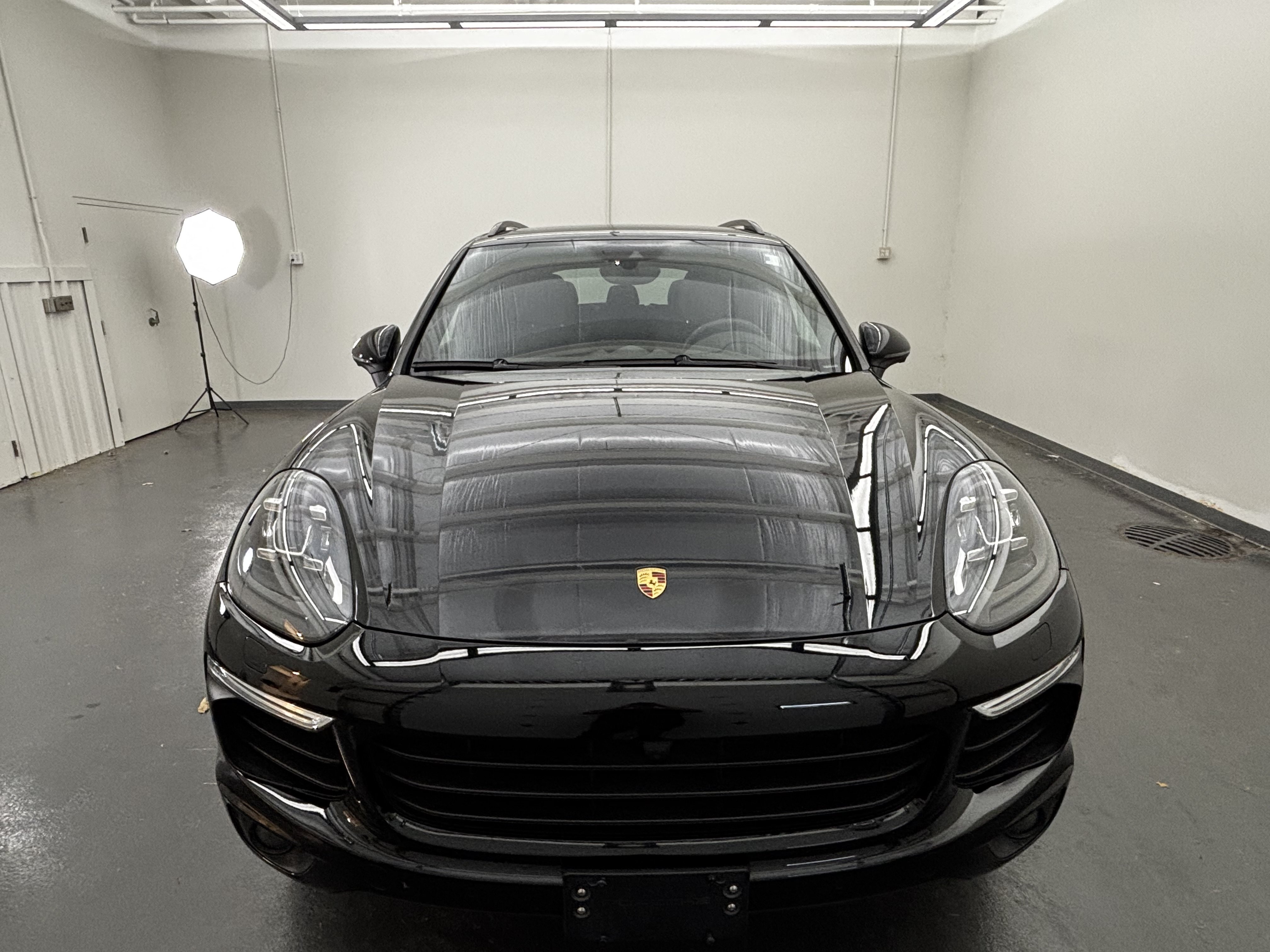 Used 2018 Porsche Cayenne Platinum Edition AWD/4WD image 2