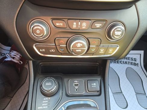 Certified 2021 Jeep Cherokee Limited AWD/4WD image 22
