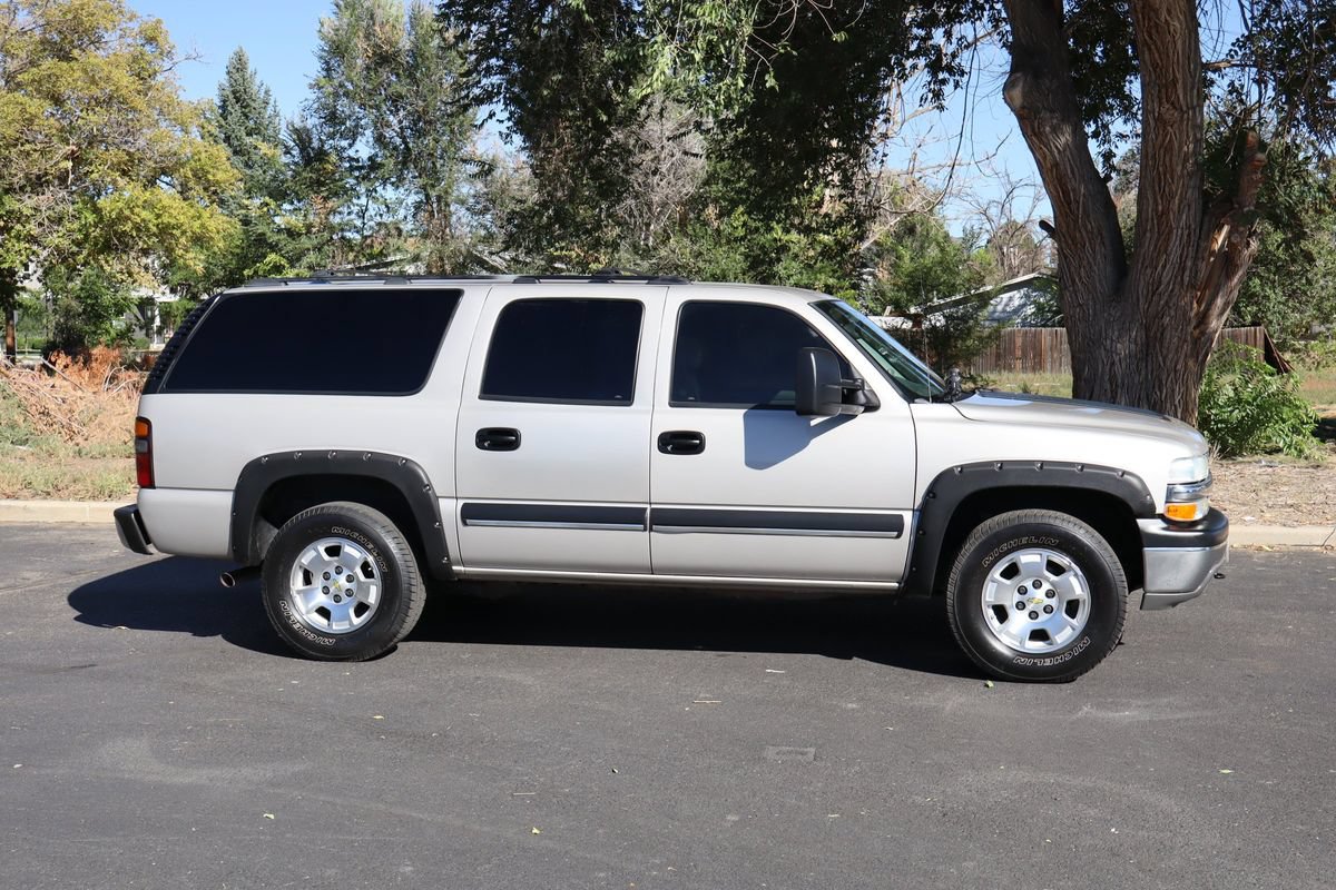 Used 2004 Chevrolet Suburban LS w/ Preferred Equipment Group AWD/4WD image 3