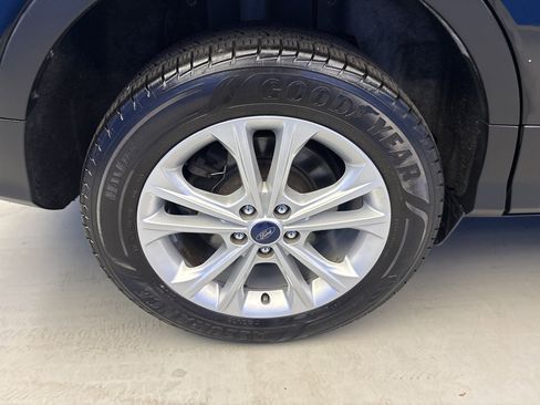 Used 2017 Ford Escape SE w/ Equipment Group 201A AWD/4WD image 8