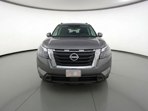 Used 2025 Nissan Pathfinder SV image 2