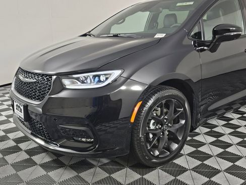 New 2026 Chrysler Pacifica Limited w/ S Appearance Package image 10