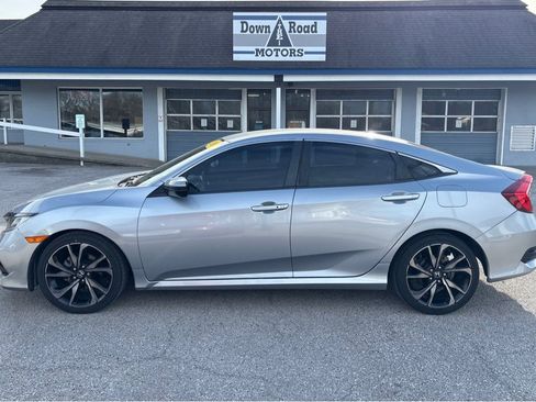 Used 2019 Honda Civic Sport image 2