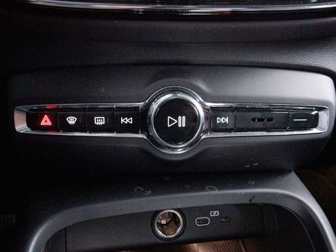 Certified 2025 Volvo XC40 B5 Ultra w/ Protection Package Premier AWD/4WD image 12