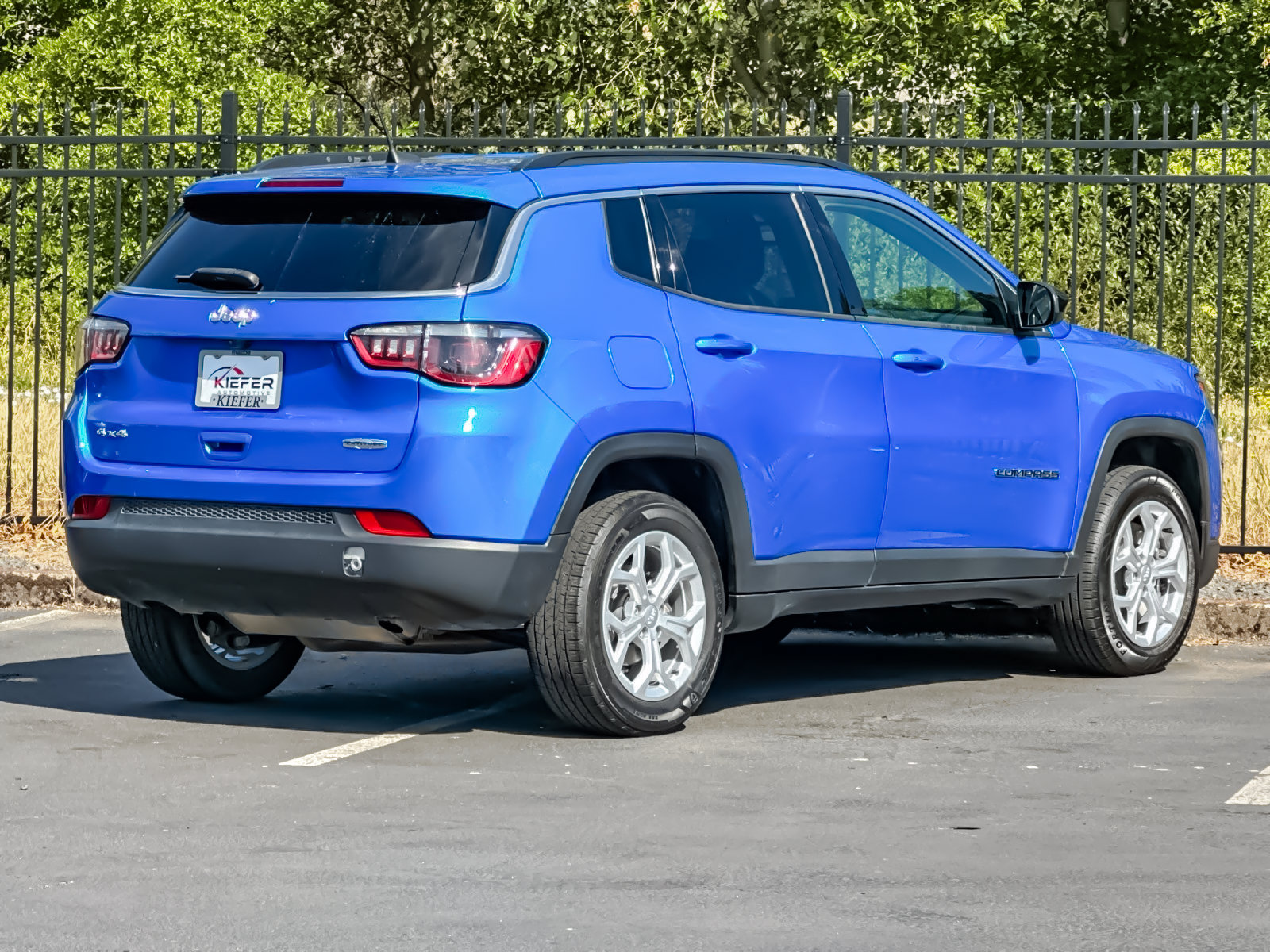 Used 2024 Jeep Compass Latitude AWD/4WD image 4