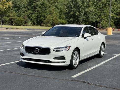 Used 2017 Volvo S90 T5 Momentum w/ Convenience Package FWD image 3