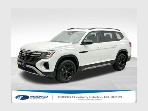 Certified 2025 Volkswagen Atlas Peak Edition SE image 1