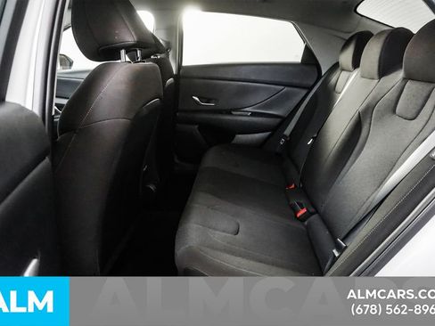 Used 2025 Hyundai Elantra SE FWD image 17